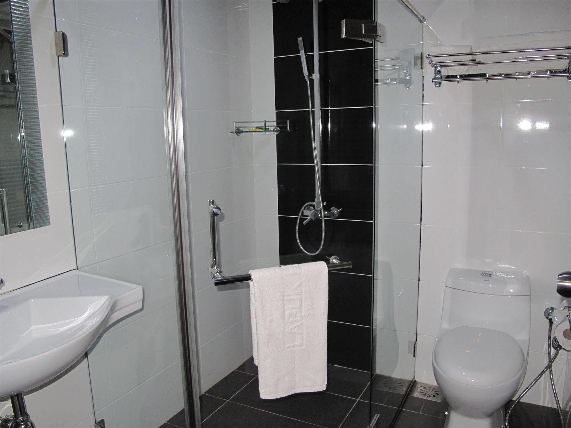 Labuk Hotel Sandakan Esterno foto