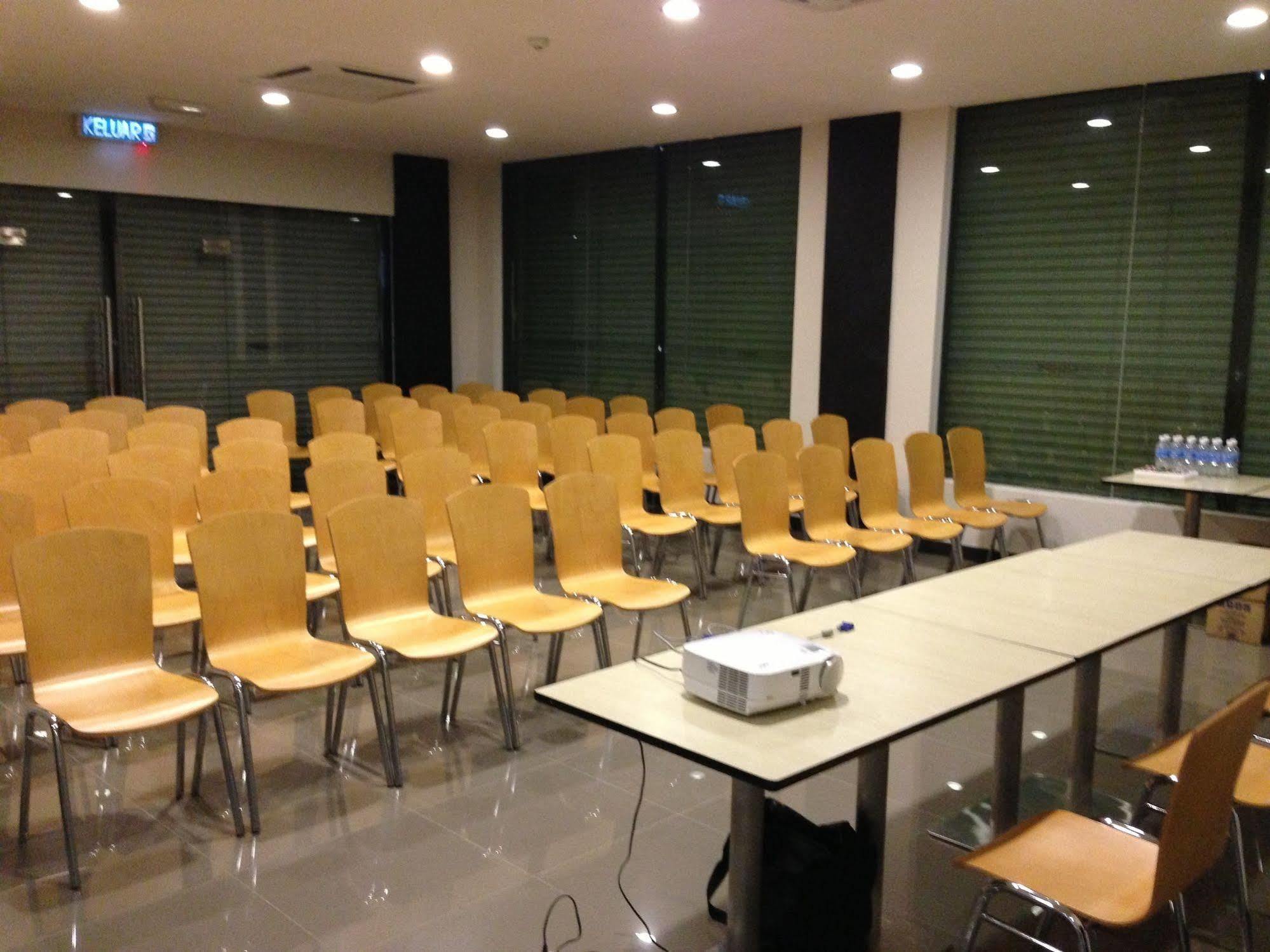 Labuk Hotel Sandakan Esterno foto
