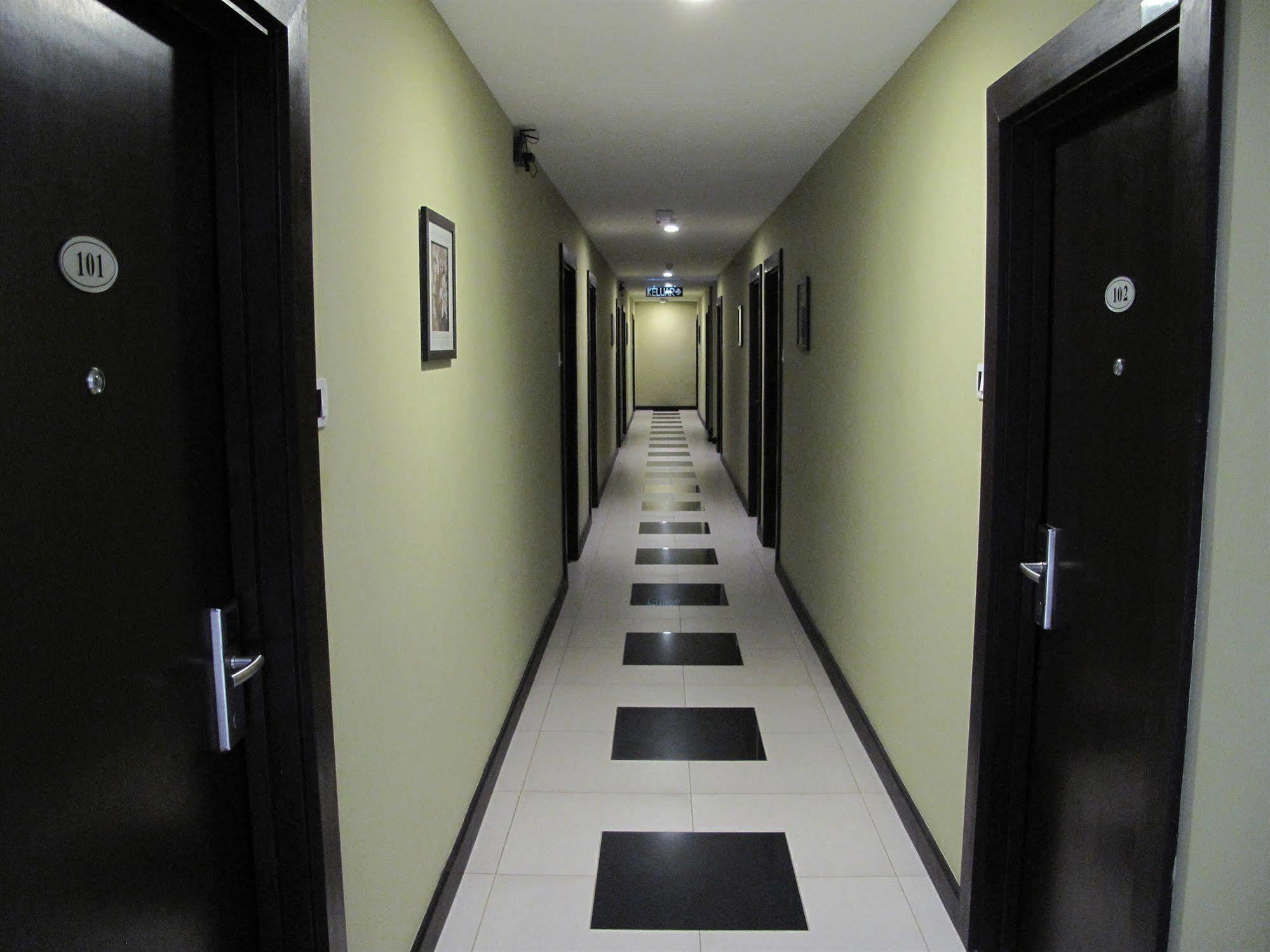 Labuk Hotel Sandakan Esterno foto